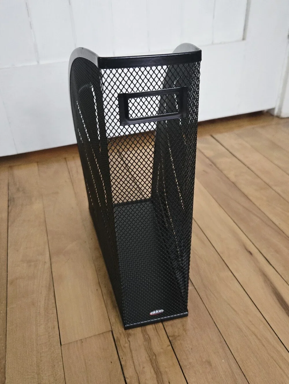 Black Mesh Metal Magazine File Organizer – Modern Desktop File Holder
